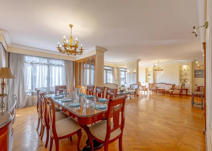 Royal 3 Bedrooms Apartment