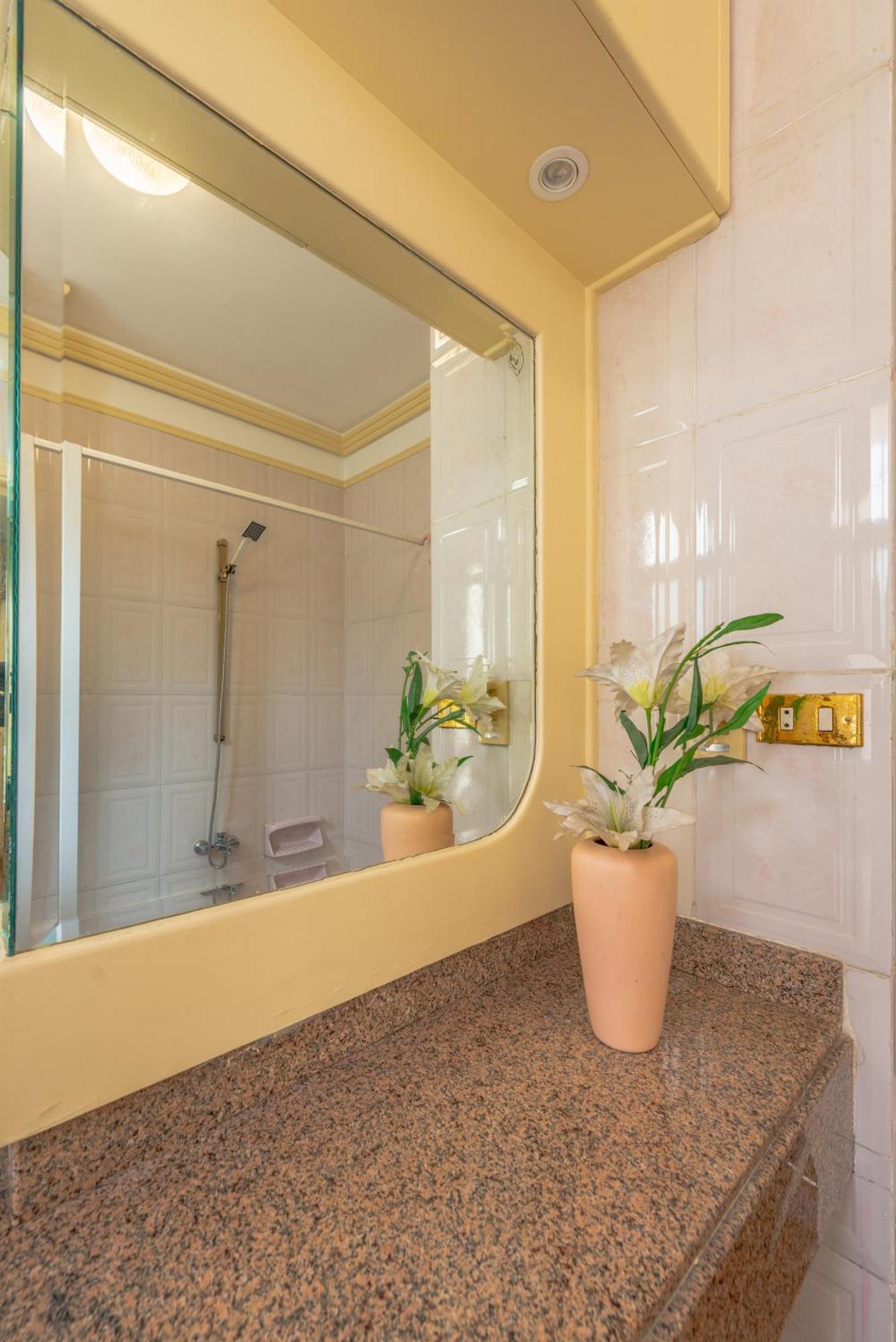Royal 3 Bedrooms *