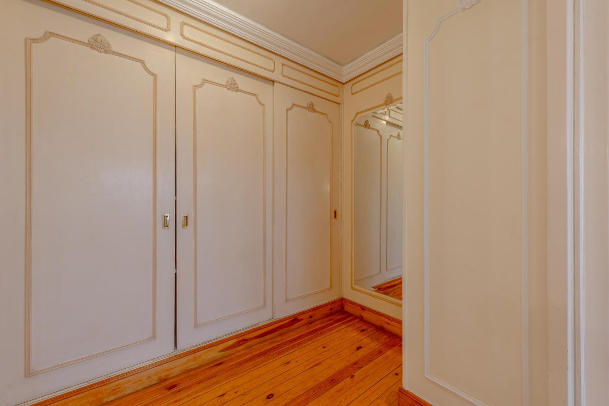 Royal 3 Bedrooms Appartement *