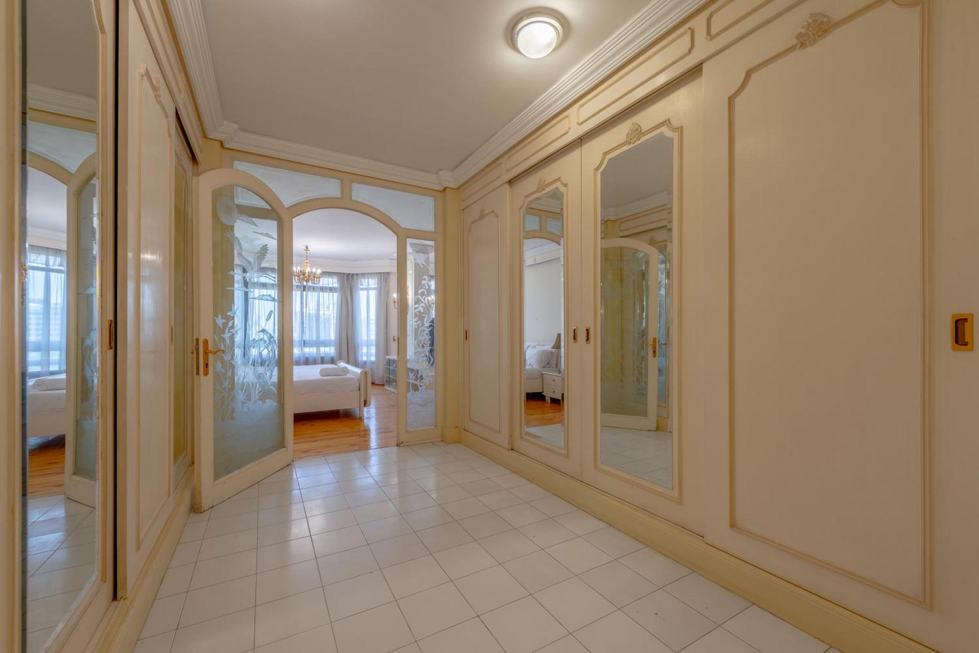 Royal 3 Bedrooms *