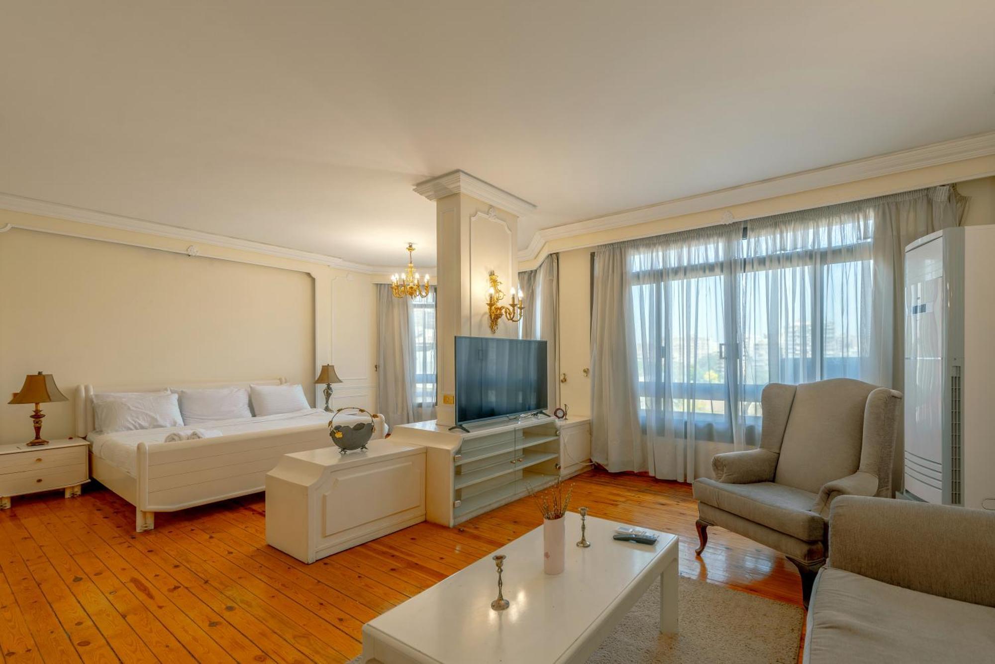 Royal 3 Bedrooms Appartement *