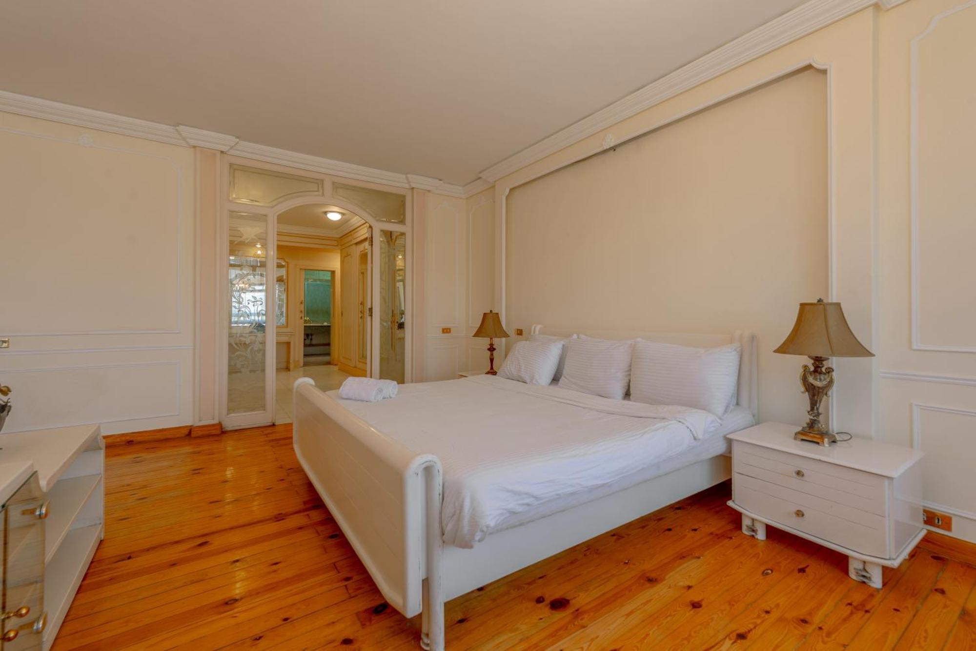 Royal 3 Bedrooms *