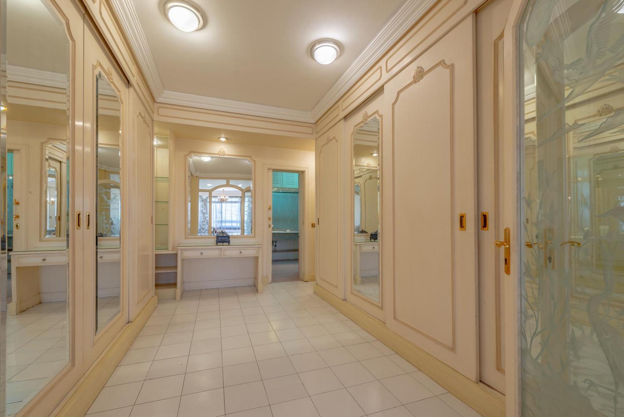 Royal 3 Bedrooms Appartement *