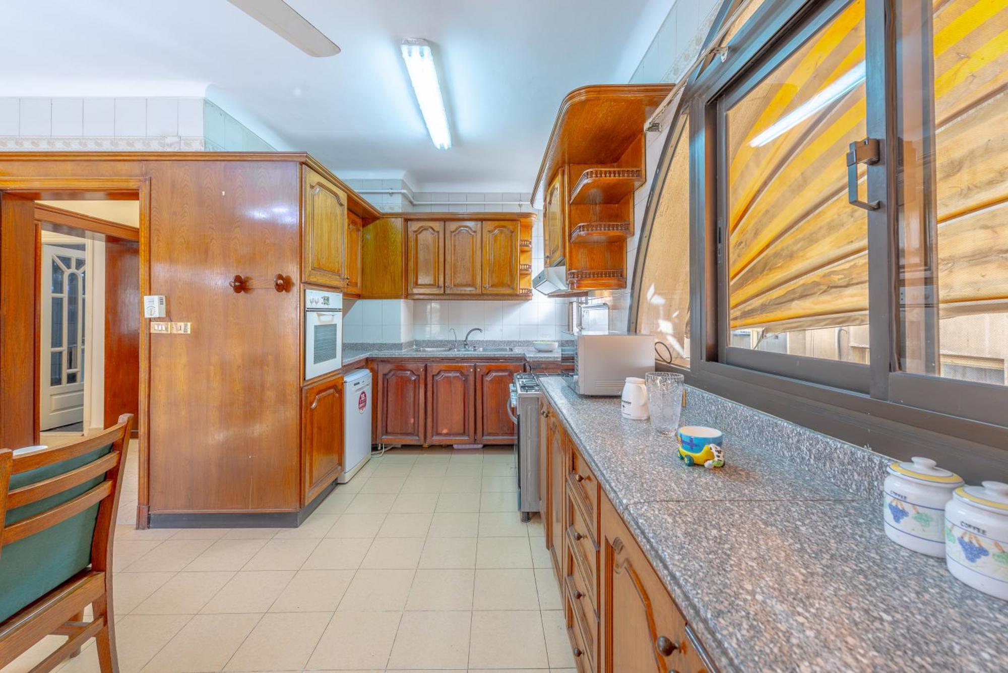 Royal 3 Bedrooms Apartment *