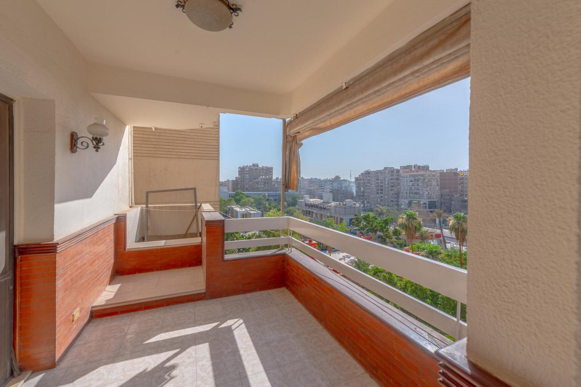 Royal 3 Bedrooms Apartment *